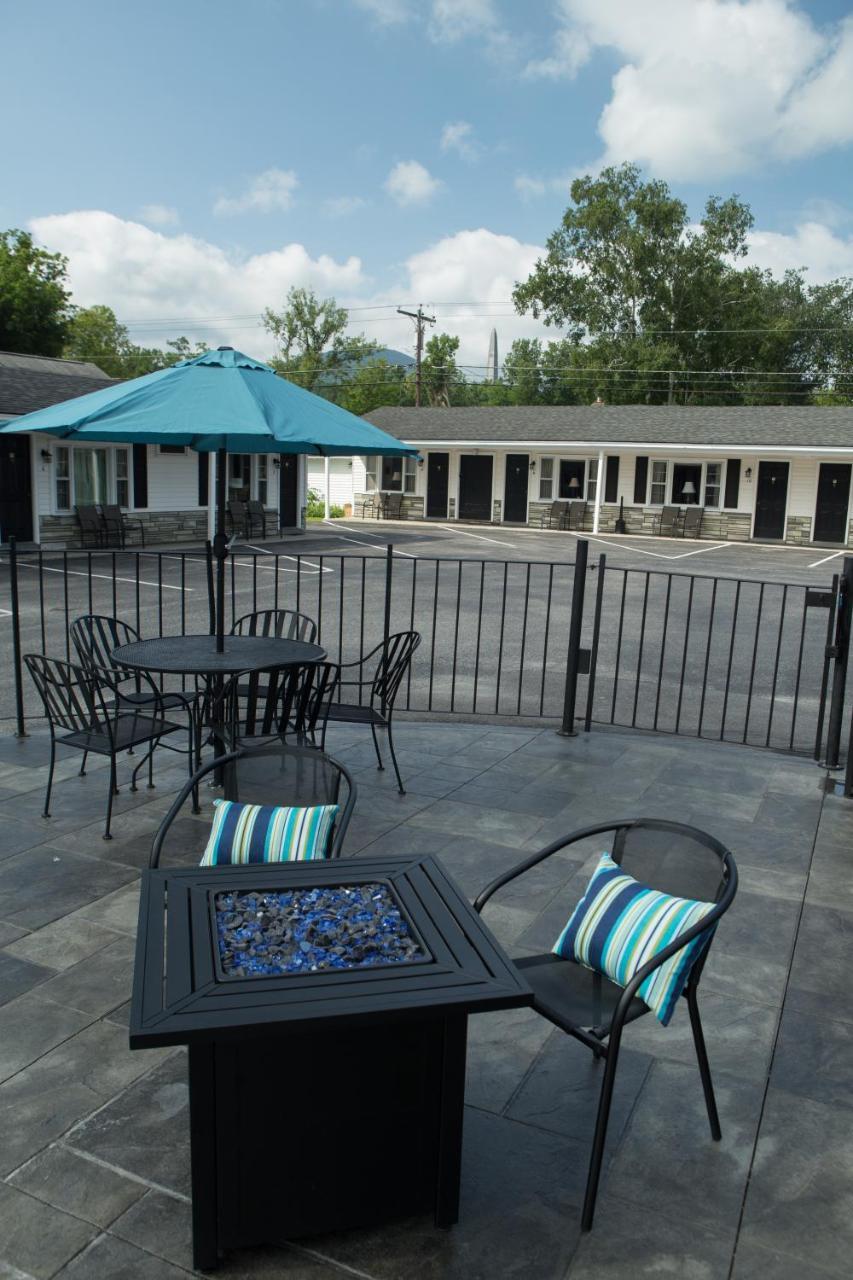 Knotty Pine Motel Bennington Buitenkant foto